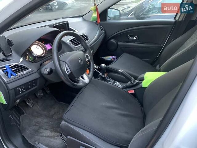 Белый Рено Меган, объемом двигателя 1.5 л и пробегом 260 тыс. км за 8100 $, фото 5 на Automoto.ua