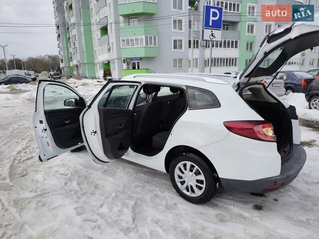 Белый Рено Меган, объемом двигателя 1.5 л и пробегом 250 тыс. км за 6700 $, фото 63 на Automoto.ua