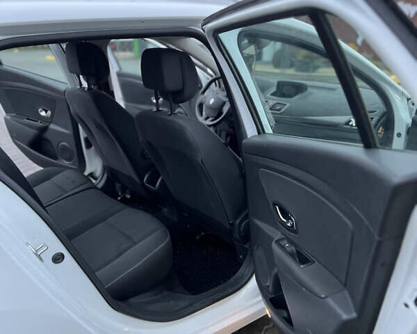 Білий Рено Меган, об'ємом двигуна 1.5 л та пробігом 250 тис. км за 7900 $, фото 15 на Automoto.ua