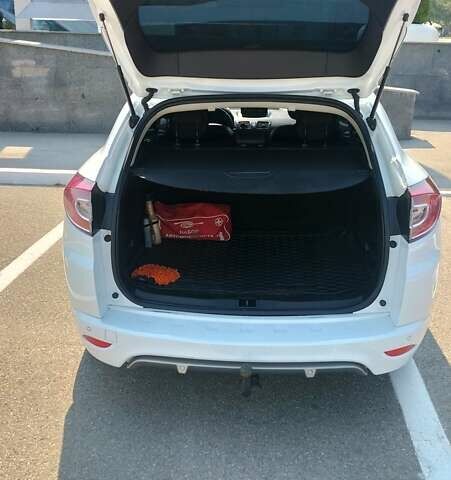 Белый Рено Меган, объемом двигателя 1.5 л и пробегом 300 тыс. км за 7800 $, фото 7 на Automoto.ua