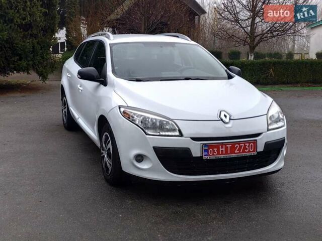 Белый Рено Меган, объемом двигателя 1.6 л и пробегом 57 тыс. км за 7750 $, фото 3 на Automoto.ua