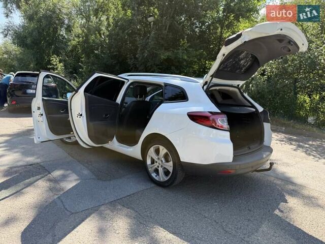 Белый Рено Меган, объемом двигателя 1.5 л и пробегом 225 тыс. км за 7699 $, фото 120 на Automoto.ua