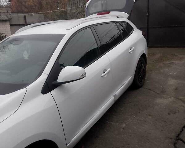 Белый Рено Меган, объемом двигателя 1.46 л и пробегом 238 тыс. км за 7600 $, фото 3 на Automoto.ua