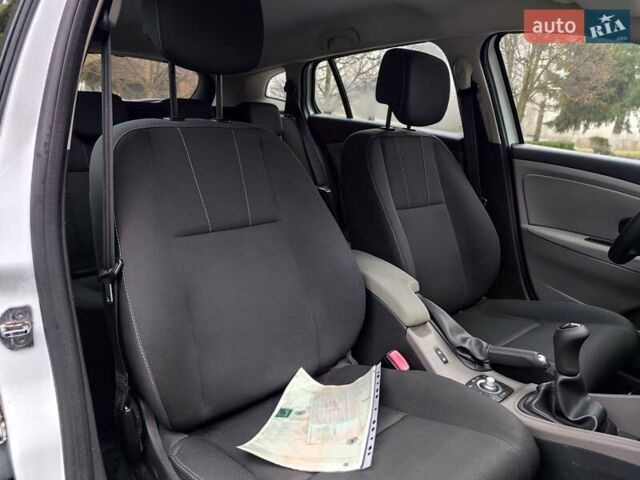 Белый Рено Меган, объемом двигателя 1.6 л и пробегом 57 тыс. км за 7750 $, фото 35 на Automoto.ua