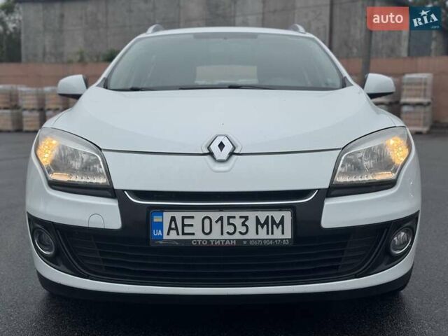 Рено Меган 2012 у Дніпро (Дніпропетровську) на Automoto.ua Білий Рено Меган, об'ємом двигуна 1.46 л та пробігом 240 тис. км за 6200 $, фото 2 на Automoto.ua