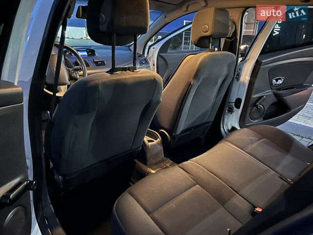 Білий Рено Меган, об'ємом двигуна 1.46 л та пробігом 304 тис. км за 6499 $, фото 19 на Automoto.ua