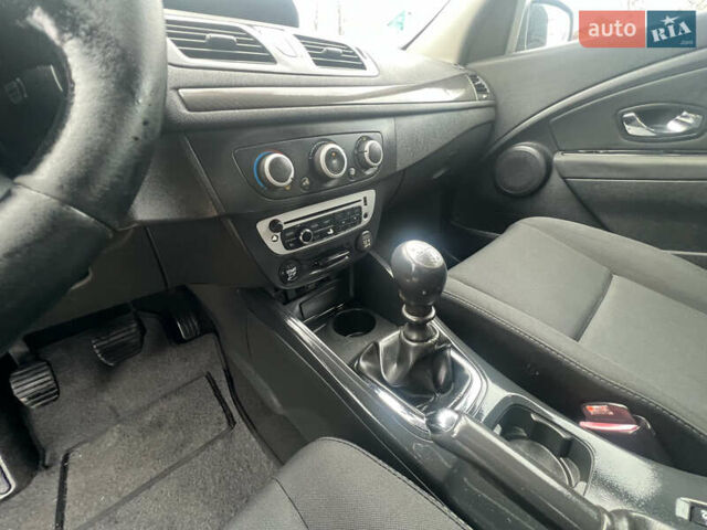 Белый Рено Меган, объемом двигателя 1.46 л и пробегом 255 тыс. км за 6500 $, фото 20 на Automoto.ua