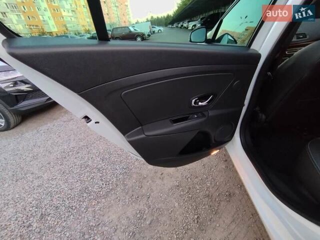 Білий Рено Меган, об'ємом двигуна 1.5 л та пробігом 250 тис. км за 9300 $, фото 17 на Automoto.ua