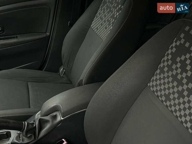 Белый Рено Меган, объемом двигателя 1.5 л и пробегом 266 тыс. км за 6599 $, фото 8 на Automoto.ua