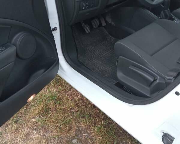 Белый Рено Меган, объемом двигателя 1.5 л и пробегом 200 тыс. км за 7600 $, фото 19 на Automoto.ua