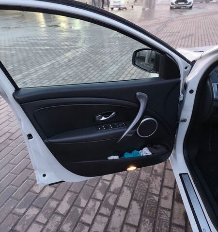 Белый Рено Меган, объемом двигателя 1.46 л и пробегом 285 тыс. км за 8000 $, фото 12 на Automoto.ua