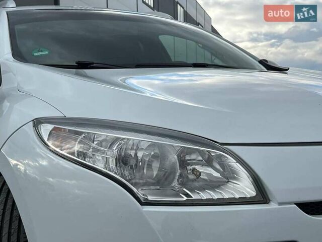 Белый Рено Меган, объемом двигателя 1.5 л и пробегом 240 тыс. км за 8190 $, фото 12 на Automoto.ua
