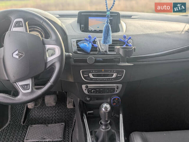 Білий Рено Меган, об'ємом двигуна 1.46 л та пробігом 261 тис. км за 7800 $, фото 15 на Automoto.ua