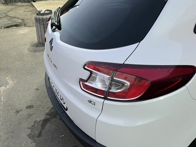 Белый Рено Меган, объемом двигателя 1.5 л и пробегом 240 тыс. км за 10500 $, фото 6 на Automoto.ua