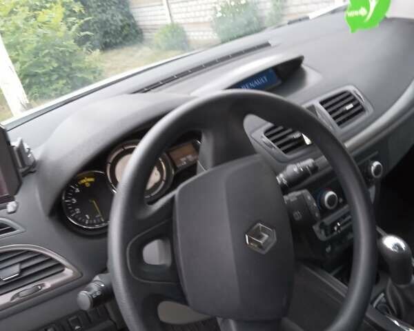 Белый Рено Меган, объемом двигателя 1.5 л и пробегом 200 тыс. км за 7600 $, фото 3 на Automoto.ua