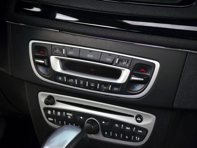 Белый Рено Меган, объемом двигателя 1.5 л и пробегом 162 тыс. км за 8555 $, фото 18 на Automoto.ua