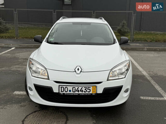 Білий Рено Меган, об'ємом двигуна 1.6 л та пробігом 235 тис. км за 7500 $, фото 2 на Automoto.ua