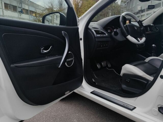 Белый Рено Меган, объемом двигателя 1.5 л и пробегом 264 тыс. км за 8200 $, фото 10 на Automoto.ua