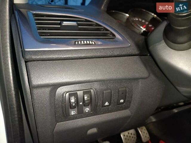 Білий Рено Меган, об'ємом двигуна 1.5 л та пробігом 261 тис. км за 7600 $, фото 29 на Automoto.ua