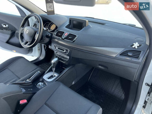 Белый Рено Меган, объемом двигателя 1.5 л и пробегом 254 тыс. км за 7300 $, фото 8 на Automoto.ua