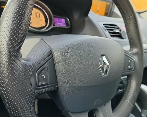 Белый Рено Меган, объемом двигателя 1.5 л и пробегом 216 тыс. км за 7800 $, фото 21 на Automoto.ua