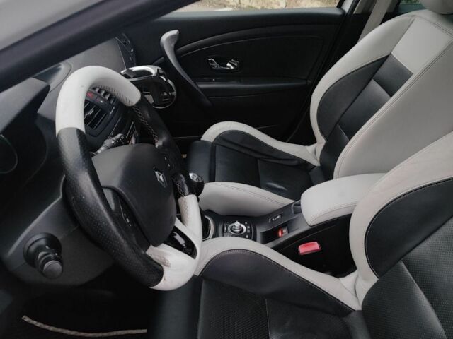 Белый Рено Меган, объемом двигателя 1.5 л и пробегом 264 тыс. км за 8200 $, фото 14 на Automoto.ua