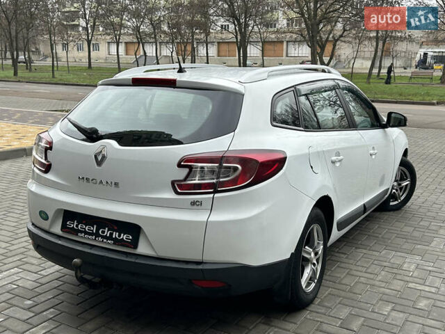 Белый Рено Меган, объемом двигателя 1.5 л и пробегом 266 тыс. км за 6599 $, фото 4 на Automoto.ua