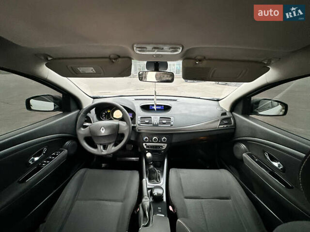 Белый Рено Меган, объемом двигателя 1.5 л и пробегом 231 тыс. км за 6800 $, фото 12 на Automoto.ua