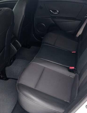 Белый Рено Меган, объемом двигателя 0 л и пробегом 224 тыс. км за 8100 $, фото 3 на Automoto.ua