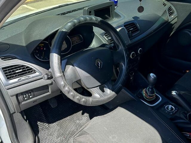 Білий Рено Меган, об'ємом двигуна 1.5 л та пробігом 264 тис. км за 7500 $, фото 4 на Automoto.ua