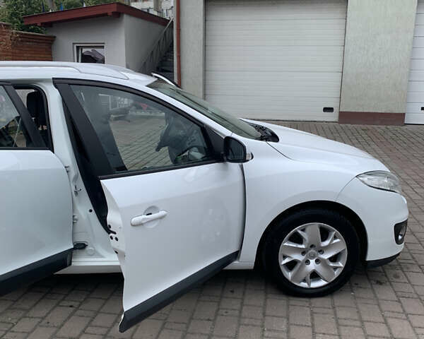 Білий Рено Меган, об'ємом двигуна 1.5 л та пробігом 264 тис. км за 7650 $, фото 2 на Automoto.ua
