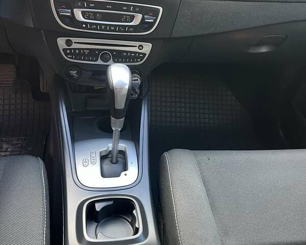 Белый Рено Меган, объемом двигателя 1.46 л и пробегом 245 тыс. км за 7900 $, фото 9 на Automoto.ua