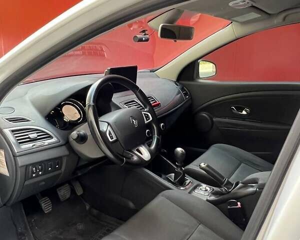 Рено Меган 2012 у Львові на Automoto.ua Білий Рено Меган, об'ємом двигуна 1.5 л та пробігом 304 тис. км за 8000 $, фото 1 на Automoto.ua