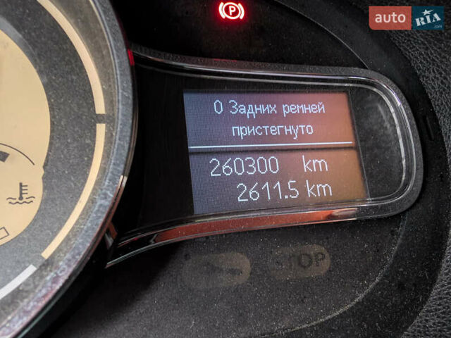 Білий Рено Меган, об'ємом двигуна 1.46 л та пробігом 261 тис. км за 7800 $, фото 16 на Automoto.ua