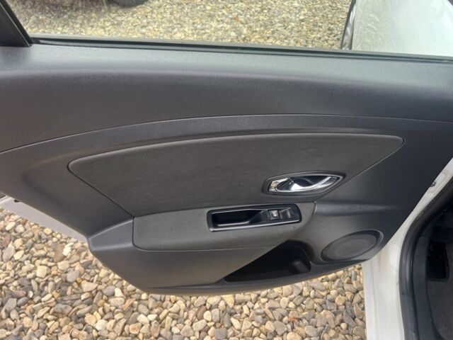 Белый Рено Меган, объемом двигателя 1.5 л и пробегом 255 тыс. км за 6599 $, фото 15 на Automoto.ua