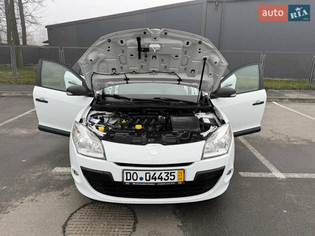 Білий Рено Меган, об'ємом двигуна 1.6 л та пробігом 235 тис. км за 7500 $, фото 37 на Automoto.ua