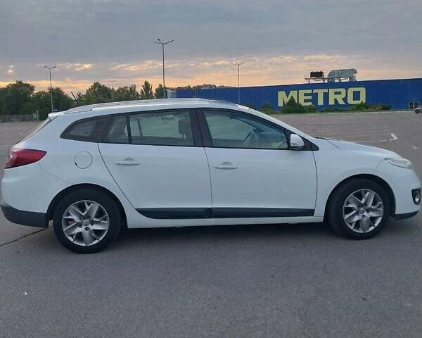 Белый Рено Меган, объемом двигателя 1.5 л и пробегом 292 тыс. км за 7800 $, фото 2 на Automoto.ua