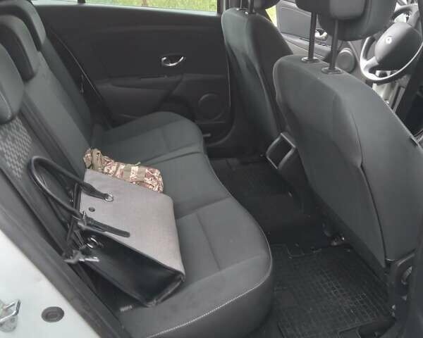 Белый Рено Меган, объемом двигателя 1.5 л и пробегом 200 тыс. км за 7600 $, фото 21 на Automoto.ua