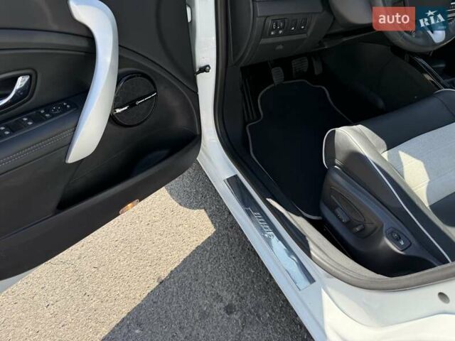 Белый Рено Меган, объемом двигателя 1.5 л и пробегом 225 тыс. км за 7699 $, фото 98 на Automoto.ua