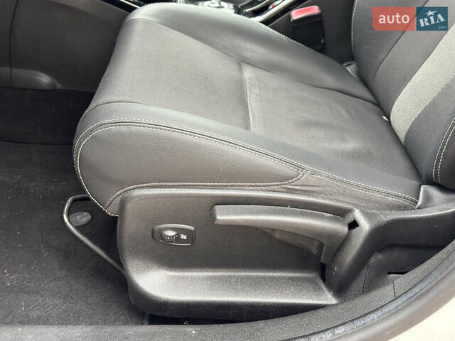 Белый Рено Меган, объемом двигателя 1.5 л и пробегом 237 тыс. км за 9000 $, фото 7 на Automoto.ua