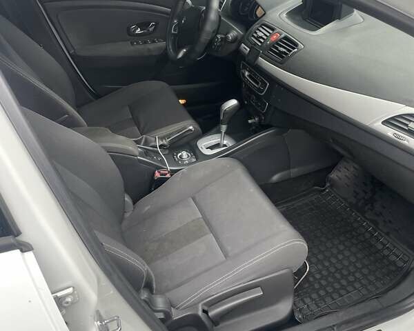 Белый Рено Меган, объемом двигателя 1.46 л и пробегом 273 тыс. км за 7300 $, фото 4 на Automoto.ua