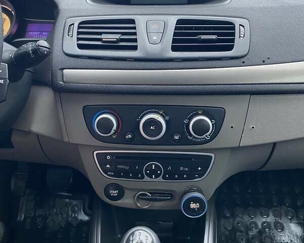 Білий Рено Меган, об'ємом двигуна 1.46 л та пробігом 243 тис. км за 7200 $, фото 12 на Automoto.ua