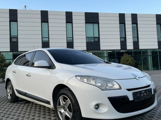 Белый Рено Меган, объемом двигателя 1.5 л и пробегом 278 тыс. км за 5600 $, фото 9 на Automoto.ua