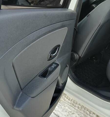 Белый Рено Меган, объемом двигателя 1.5 л и пробегом 216 тыс. км за 7800 $, фото 34 на Automoto.ua