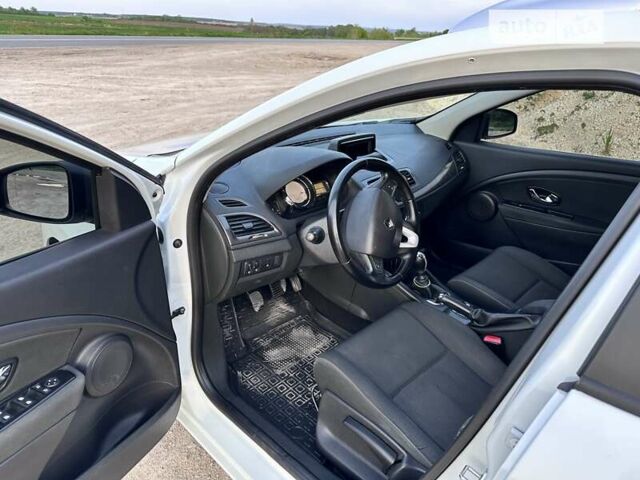 Белый Рено Меган, объемом двигателя 1.5 л и пробегом 306 тыс. км за 6600 $, фото 23 на Automoto.ua