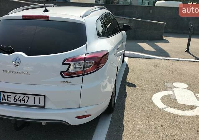 Белый Рено Меган, объемом двигателя 1.5 л и пробегом 300 тыс. км за 7800 $, фото 9 на Automoto.ua
