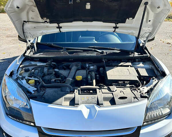 Белый Рено Меган, объемом двигателя 1.5 л и пробегом 277 тыс. км за 7700 $, фото 18 на Automoto.ua