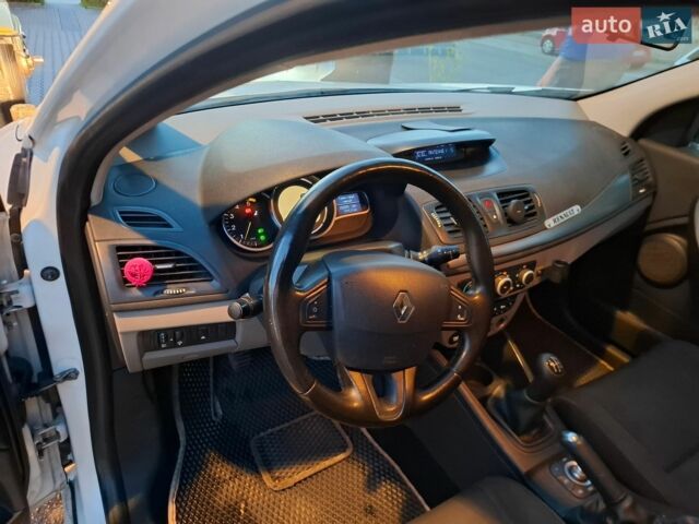 Белый Рено Меган, объемом двигателя 1.46 л и пробегом 252 тыс. км за 4999 $, фото 3 на Automoto.ua