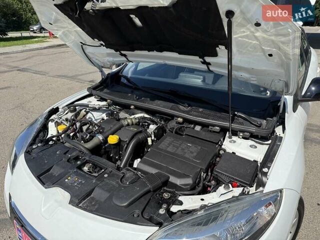 Белый Рено Меган, объемом двигателя 1.5 л и пробегом 225 тыс. км за 7699 $, фото 102 на Automoto.ua