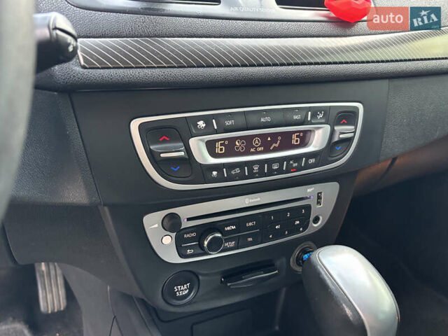 Білий Рено Меган, об'ємом двигуна 1.46 л та пробігом 260 тис. км за 7099 $, фото 8 на Automoto.ua